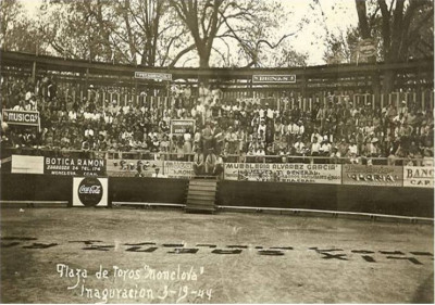 Antigua plaza de toros de Monclova corrida en 1944.jpg