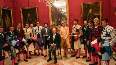Juan Carlos I La Infanta Elena y las cuadrillas y toreros.jpg