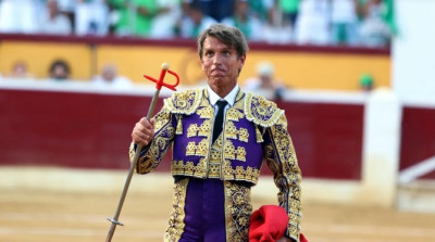 Manuel Díaz El Cordobés Saluda.jpg