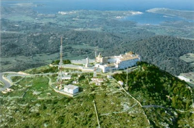 Monte Toro y el monasterio actual.jpg