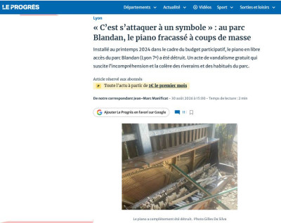 Le Progress de Lyon Piano gratis del parque destruido a mazazos.jpg