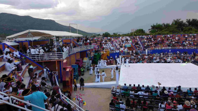 La Monumental del Tule de los Valles Centrales plaza de toros jaripeos.jpg