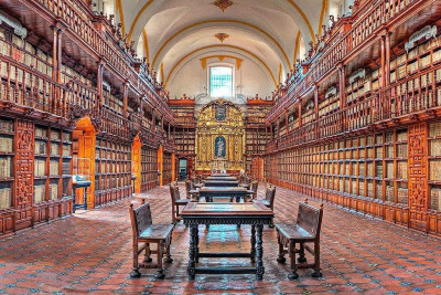 Puebla Biblioteca palafoxiana.jpg