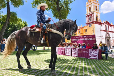 Cholula alista tradicional cabalgata en honor a la Virgen de los Remedios en Puebla Mx.jpg