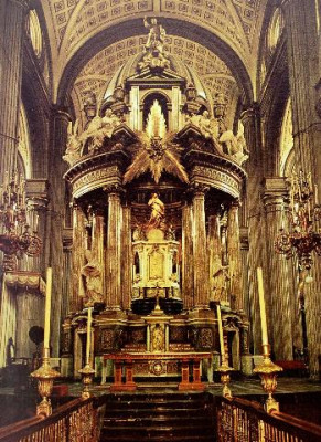 Altar Mayor o Baldaquino de la catedral de Puebla.jpg