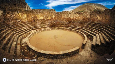 Palenque de gallos en Real de Catorce.jpg