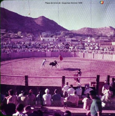 Plaza de toros de Guaimas en Sonora 1958.jpg