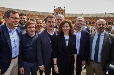 Ayuso cúpula PP Sevilla torero.jpg