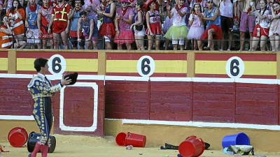 Tudela Navarra cubos carro compra.jpg