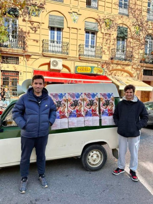 Morante barrio del Arenal con un vecino publicitan encierro.jpeg