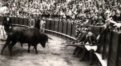 Zaguanete o guardia personal revive la usanza de las corridas reales de otra época.jpg