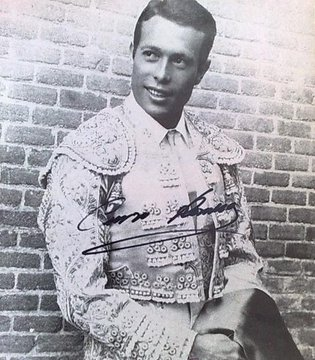 curro romero foto autografiada.png