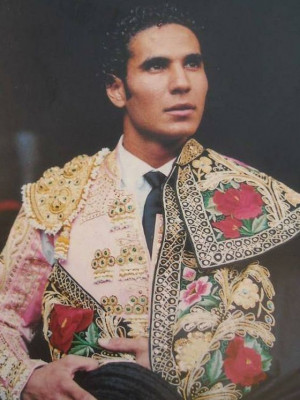 Óscar Higares paseíllo.jpg